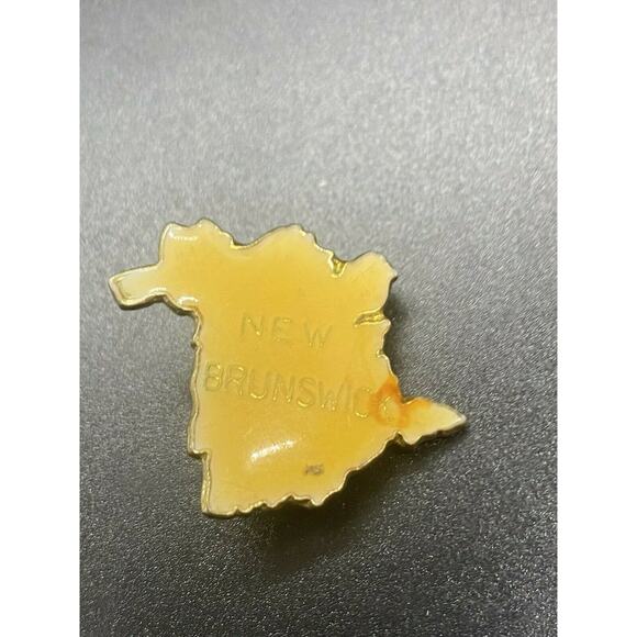 New Brunswick Canada Lapel Pin Vintage Canadian Province Souvenir - Picture 4 of 11